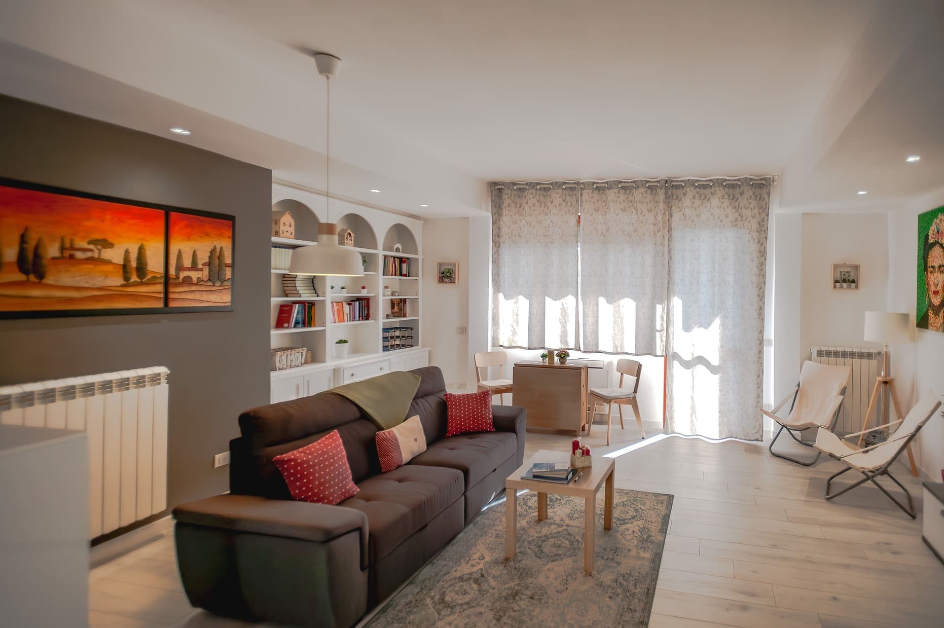 Ampio soggiorno luminoso e zona relax